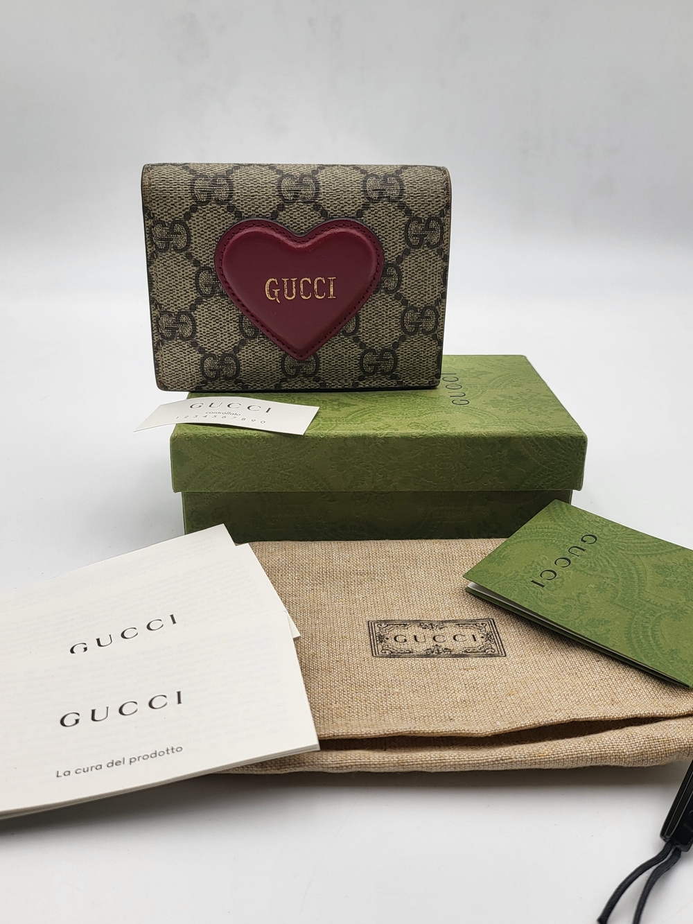 Gucci GG Supreme Valentine's Day Heart Compact Wallet, Full Enclosure Authentic.